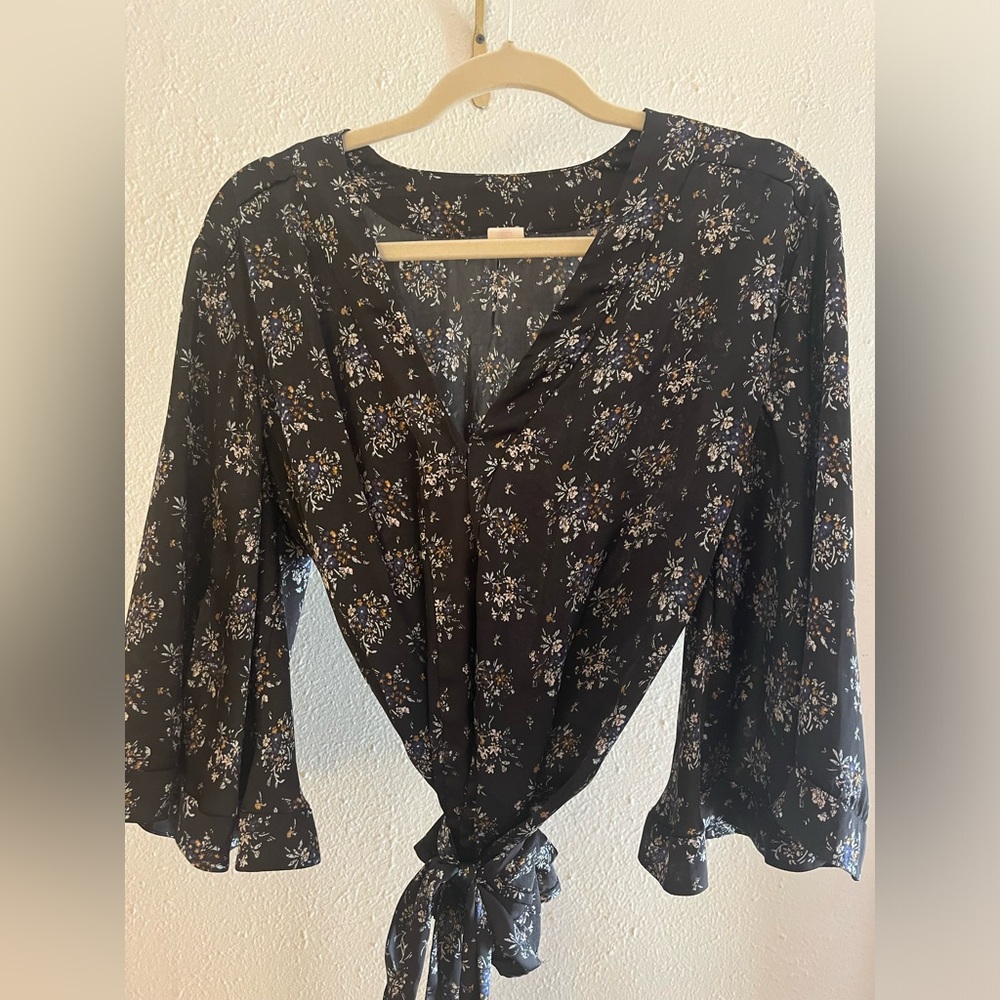 Silky Kamono style tie top - dark grey with floral print - Size L